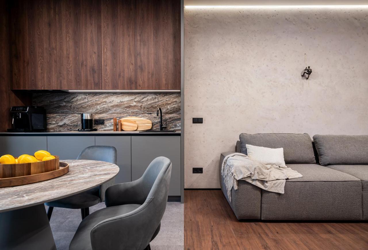- Swan - Seaside Garden Apartment